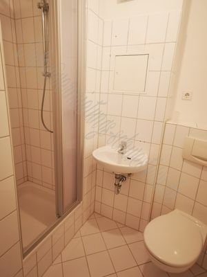 Bad 2 mit Dusche und WC/ WB