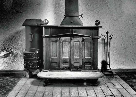 nostalgischer Ofen im Partyraum