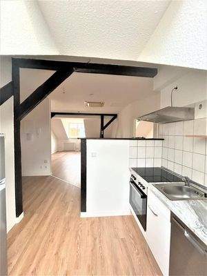 Küche mit Blick in Wohnzimmer