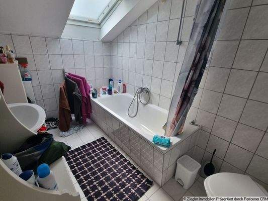 30 Hinterhaus OG Tageslichtbad