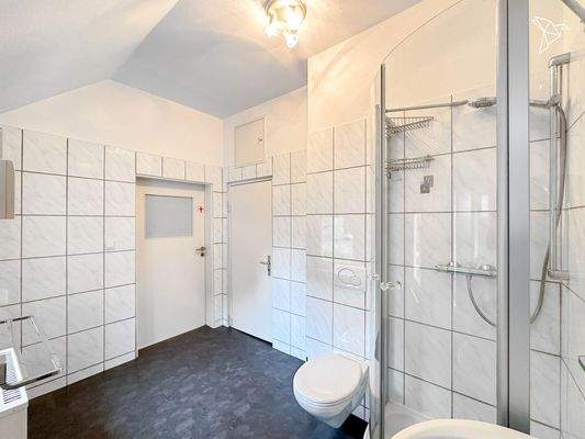 Badezimmer mit Dusche
