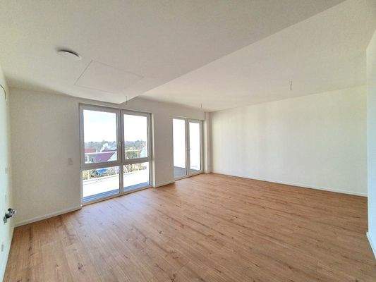 Wohn- /Essbereich mit Zutritt zum Balkon