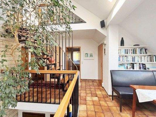 Haus 2: Galerie mit Luftraum.jpg