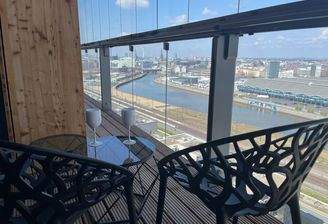 Balkon mit Blick zur Elbe