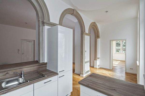 Blick von der Küche zum Essbereich