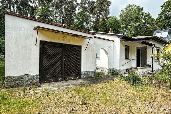 Haupthaus mit Garage