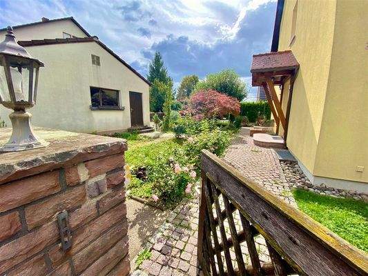 Zugang Haus und Garage