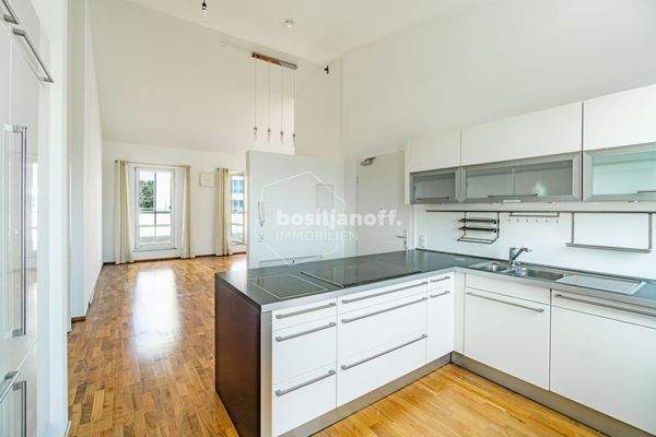 Blick aus der Küche Richtung Wohn-/Esszimmer