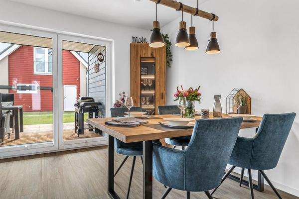 Esszimmer an der Terrasse