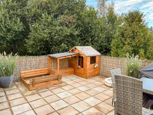 Großer Balkon mit Blick ins Grüne