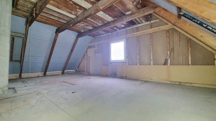 Dachgeschoß rechts zurück