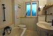Tageslichtbad mit Wanne und WC