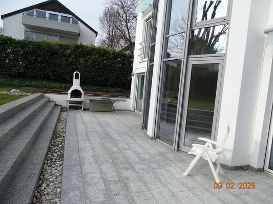 Gartenterasse mit Grill