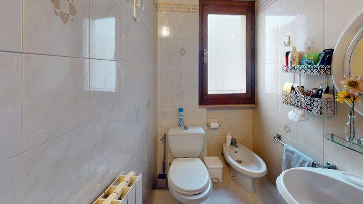DP-066-Trilocale-vista-lago-Bathroom 1.jpg
