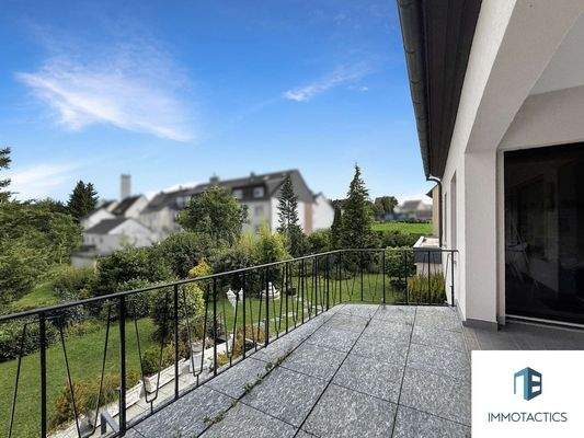 Balkon zu Schlaf und Gästezimmer