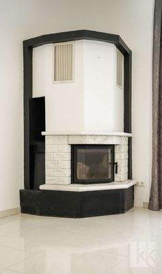 ...Kamin und Zugang zum...