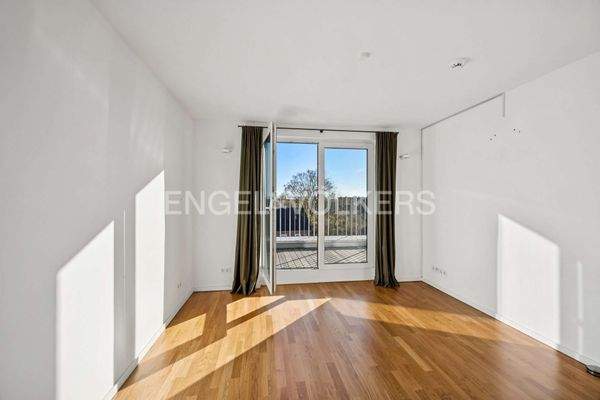 Schlafzimmer 2, lichtdurchflutet mit Dachterrasse