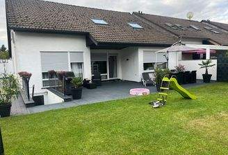 Ansicht auf das Haus aus dem Garten