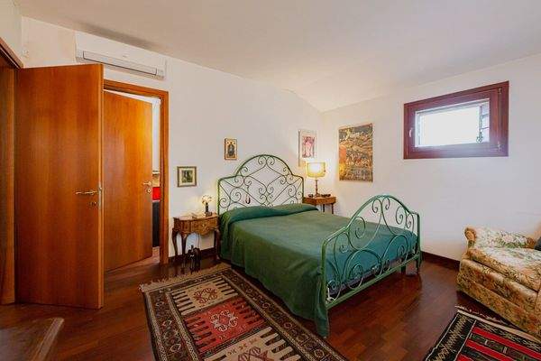 Eckhaus in Udine in der Via Grazzano