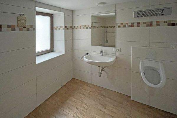 Erdgeschoss WC mit Urinale