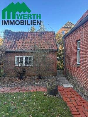 Gartenhäuschen Front Links vom Haus 