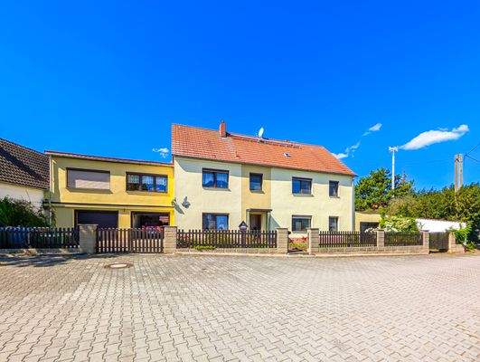 Gesamtansicht Haus+Garagen