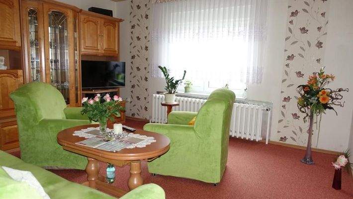 Wohnzimmer, rechtes Haus