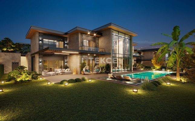 Villas in İstanbul with a Pool and Spacious Garden