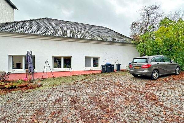 zwei Außenstellplätze