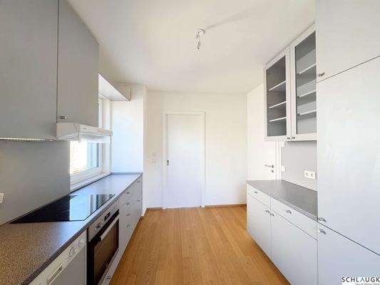 Einbauküche - Tür zum Wohnraum