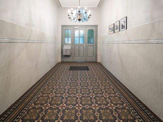 Hauseingang und Lift_1