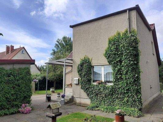 Nebengebäude und Haus .jpg