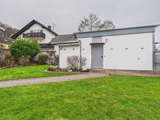 2. Garage mit Werkstatt