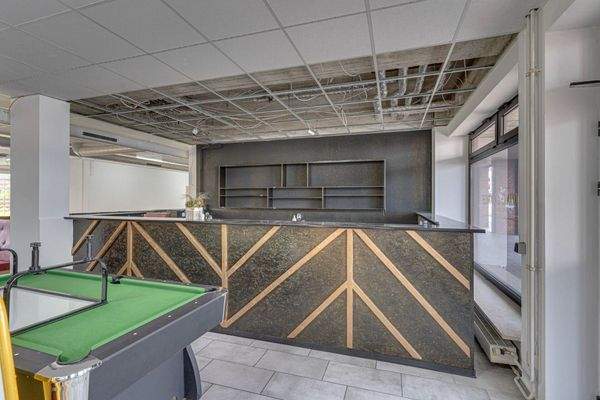 Tresen im Ladenbereich, Ansicht I