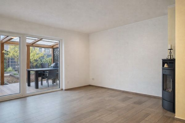 unmöbliert (KI-generiert)