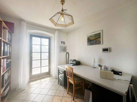 Büro mit Zugang zum Süd-Ost Balkon