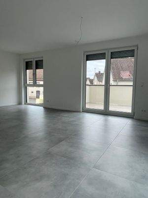 Wohn-/ Esszimmer - Balkon