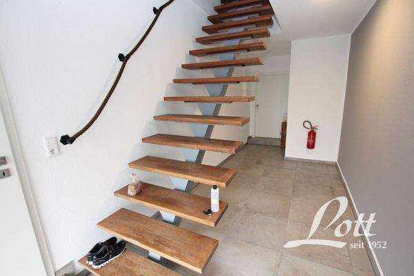Treppe in die Dachgeschosswohnung