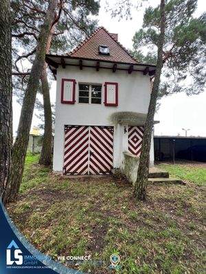 Turm mit Garage