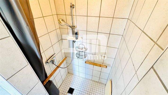 EG Hochparterre Bad / Dusche / Handtuchwärmer