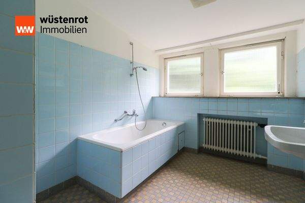 Badezimmer mit Wanne OG