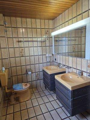 Tageslicht-Bad im Obergeschoss