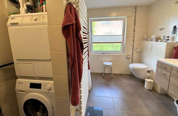 ...und separate Nische f.Waschmaschine u. Trockner