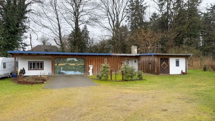 Nebengebäude mit Garage