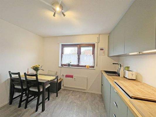 Einbauküche mit Platz für einen Esstisch