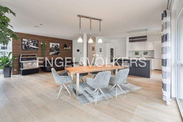 Blick auf den Wohn- und Essbereich