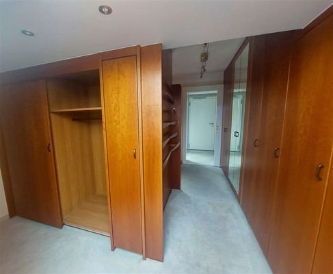 Begehbarer Kleiderschrank