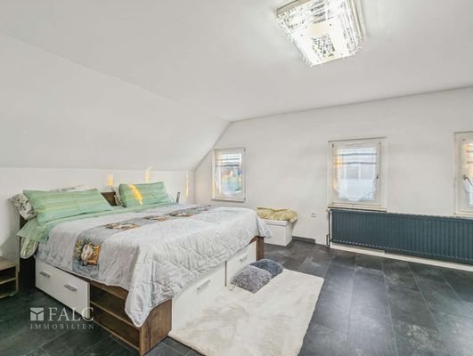 Schlafzimmer mit Ankleide OG