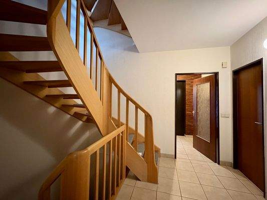 Treppe zum Obergeschoss