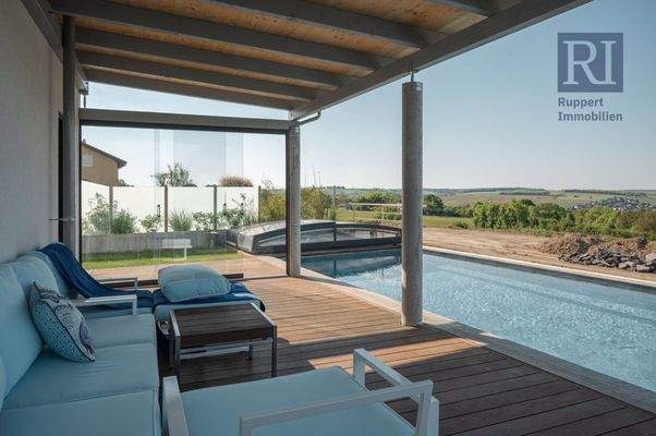 Terrasse mit Pool